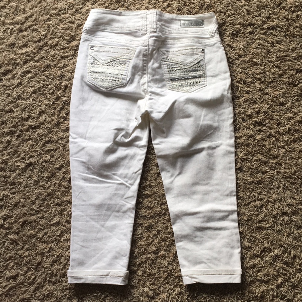 Wallflower White Jean Capris Size Small